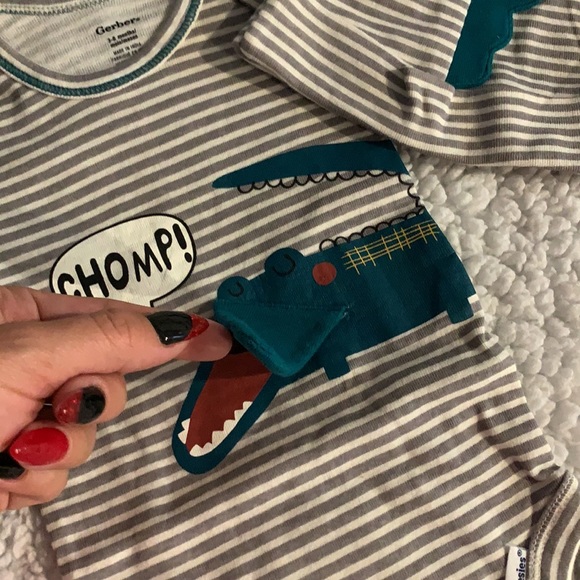 Gerber baby onesie with beanie - Picture 2 of 4